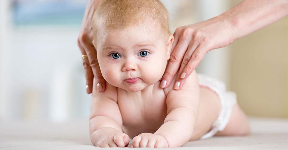 ماساژ نوزاد و تاثیر آن بر سلامت او