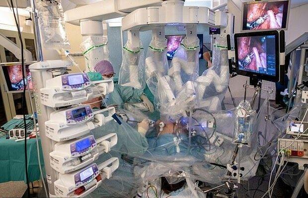 نخستین نوزاد حاصل از پیوند رحم رباتیک به دنیا آمد