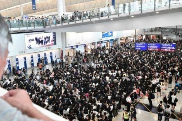 حالت فوق العاده در فرودگاه هنگ کنگ، شروع اعتراض 3 روزه