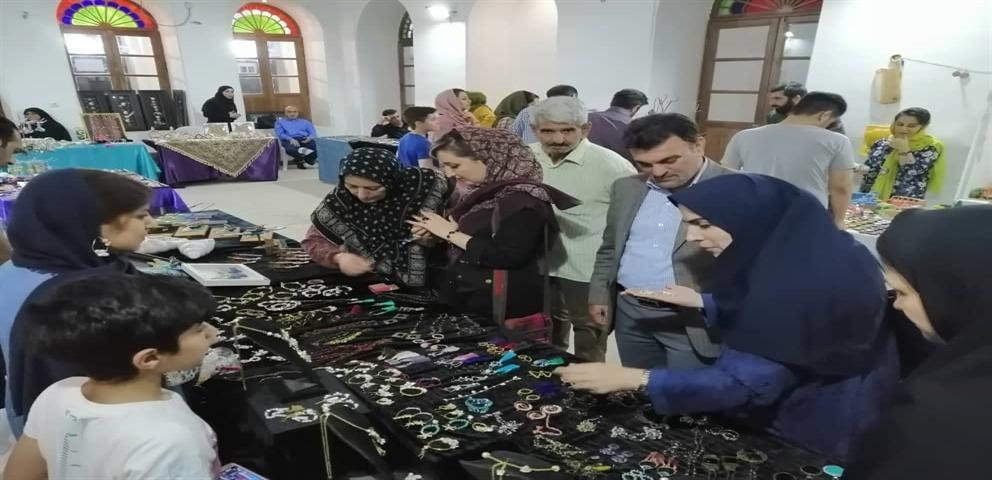 بازدید سرپرست اداره کل میراث فرهنگی بوشهر از نمایشگاه صنایع دستی آوای دستان زنان جنوب