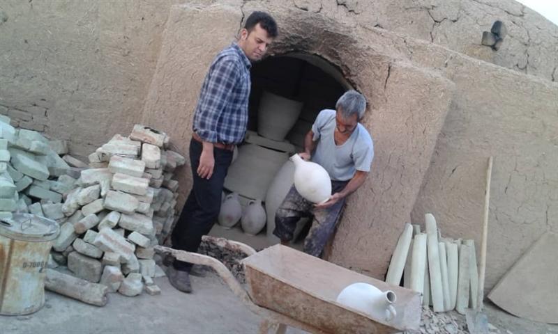 سفالگری در باغات هرمزگان احیا می شود سفالگری در باغات هرمزگان احیا می گردد