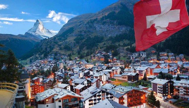 معلمان سوئیسی چقدر حقوق می گیرند؟