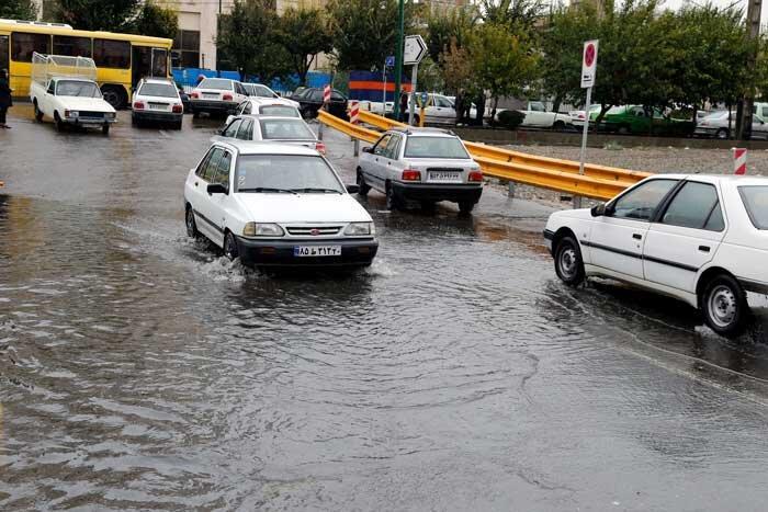 مهار آبچاله ها درخیابان های اصلی منطقه 18 مهار آبچاله ها درخیابان های اصلی منطقه 18