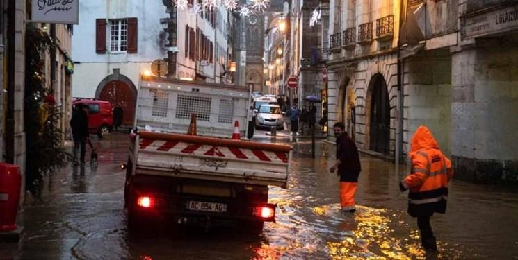 بارش سنگین و سیل، برق 60 هزار منزل مسکونی در فرانسه را قطع کرد