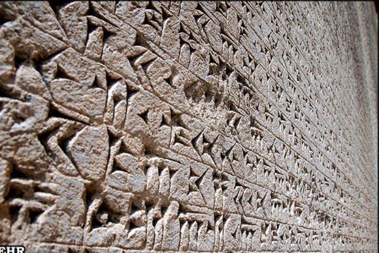 به دانش آموزان دزفولی خط میخی آموزش داده می شود به دانش آموزان دزفولی خط میخی آموزش داده می شود