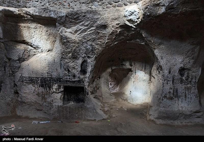 کاوش زاغه های دست کن تفرش به سبب محدودیت منابع مالی بلاتکلیف کاوش زاغه های دست کن تفرش به سبب محدودیت منابع مالی بلاتکلیف است