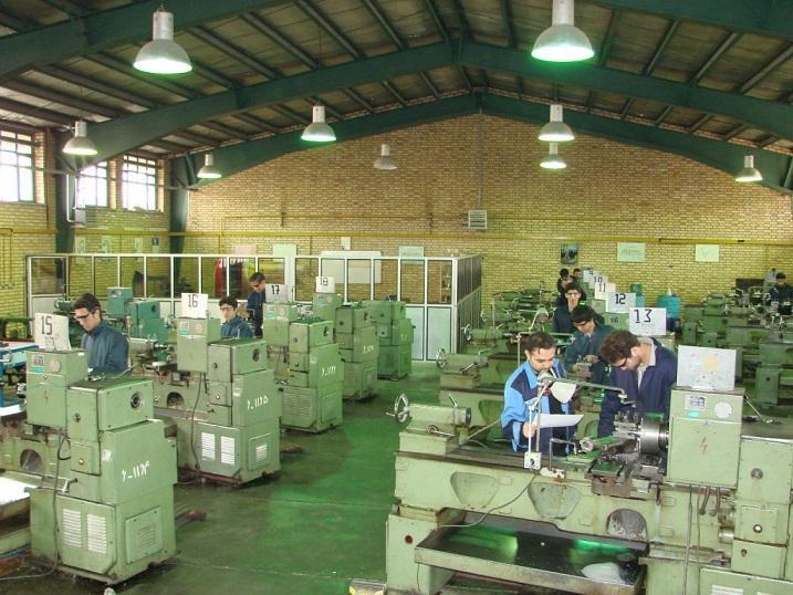 بنگاه های تولیدی و صنعتی تعطیل نیست
