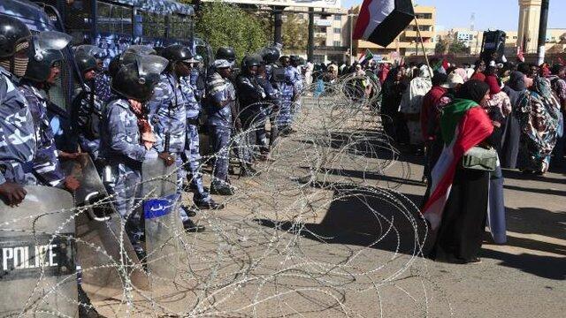 تظاهرات سودانی ها برای برکناری دولت عبدالله حمدوک