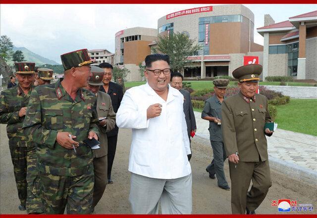 رهبر کره شمالی در حال قدم زدن است!