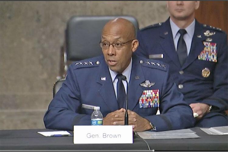 نخستین بار در تاریخ ، ژنرال سیاهپوست رئیس ستاد نیروی هوایی آمریکا شد