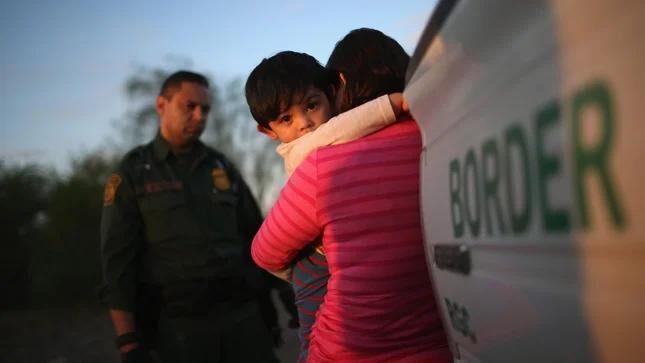 خبرنگاران قاضی فدرال کالیفرنیا : دولت ترامپ باید بازداشت بچه ها مهاجر را متوقف کند