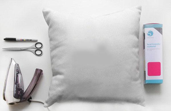 تزیین کوسن های فانتزی، با 3 روش ویژه و خاص تزیین کوسن های فانتزی، با 3 روش ویژه و خاص