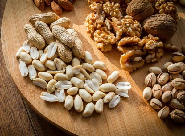 خوردن آجیل در 40 سالگی، کاهش خطر آلزایمر