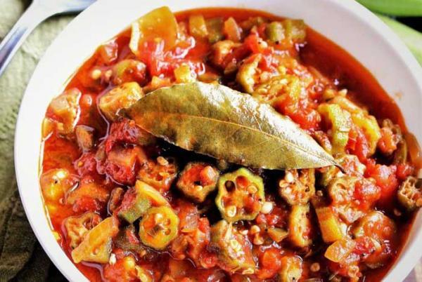 طرز تهیه خوراک بامیه به 3 روش پرطرفدار طرز تهیه خوراک بامیه به 3 روش پرطرفدار