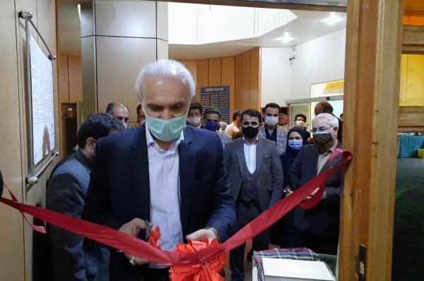 خبرنگاران نمایشگاه موج رنگ در تهران افتتاح شد