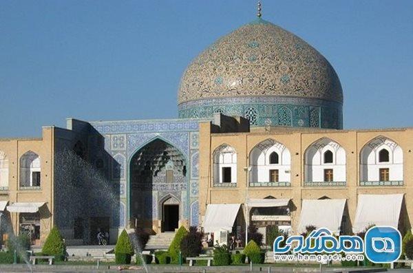 جمعی از استادان دانشگاه و متخصصان معماری و بازسازی خواهان توقف بازسازی گنبد مسجد جامع عباسی شدند