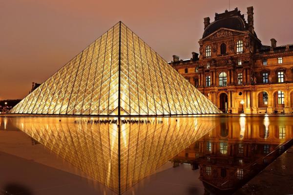 جاذبه های فرهنگی و تاریخی موزه معروف لوور پاریس