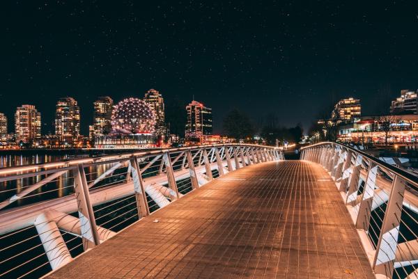 False Creek Seawall Vancouver دیواره ساحلی فالس کریک ونکوور: گنجینه ای از تاریخ، طبیعت و زندگی شهری