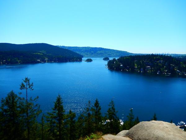 Deep Cove and Quarry Rock دیپ کوو و صخرهٔ معدن (Deep Cove and Quarry Rock) ونکوور