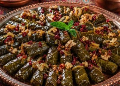طرز تهیه دلمه برگ مو برای 6 نفر با سبزی خشک